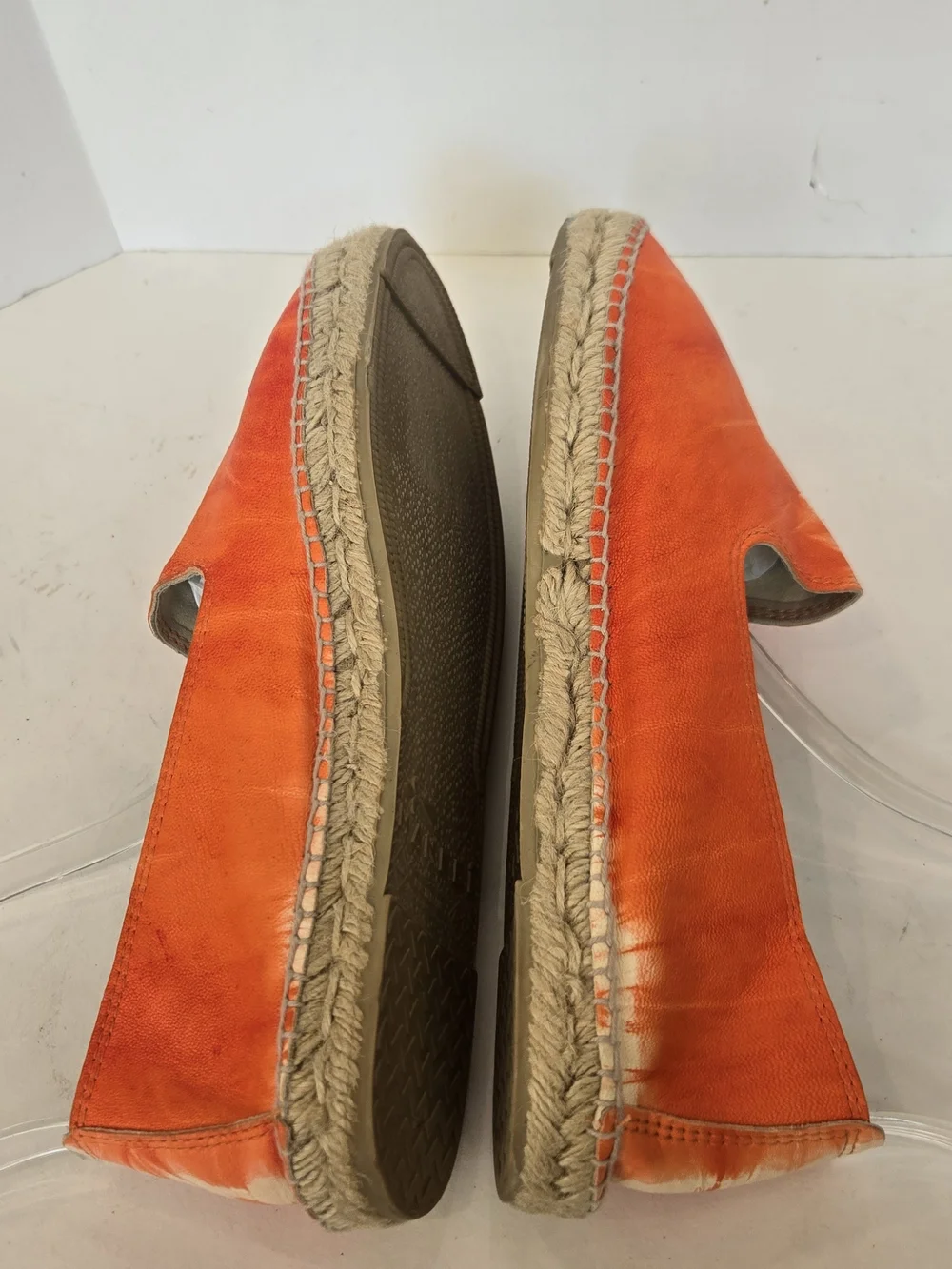 manebi bright orange